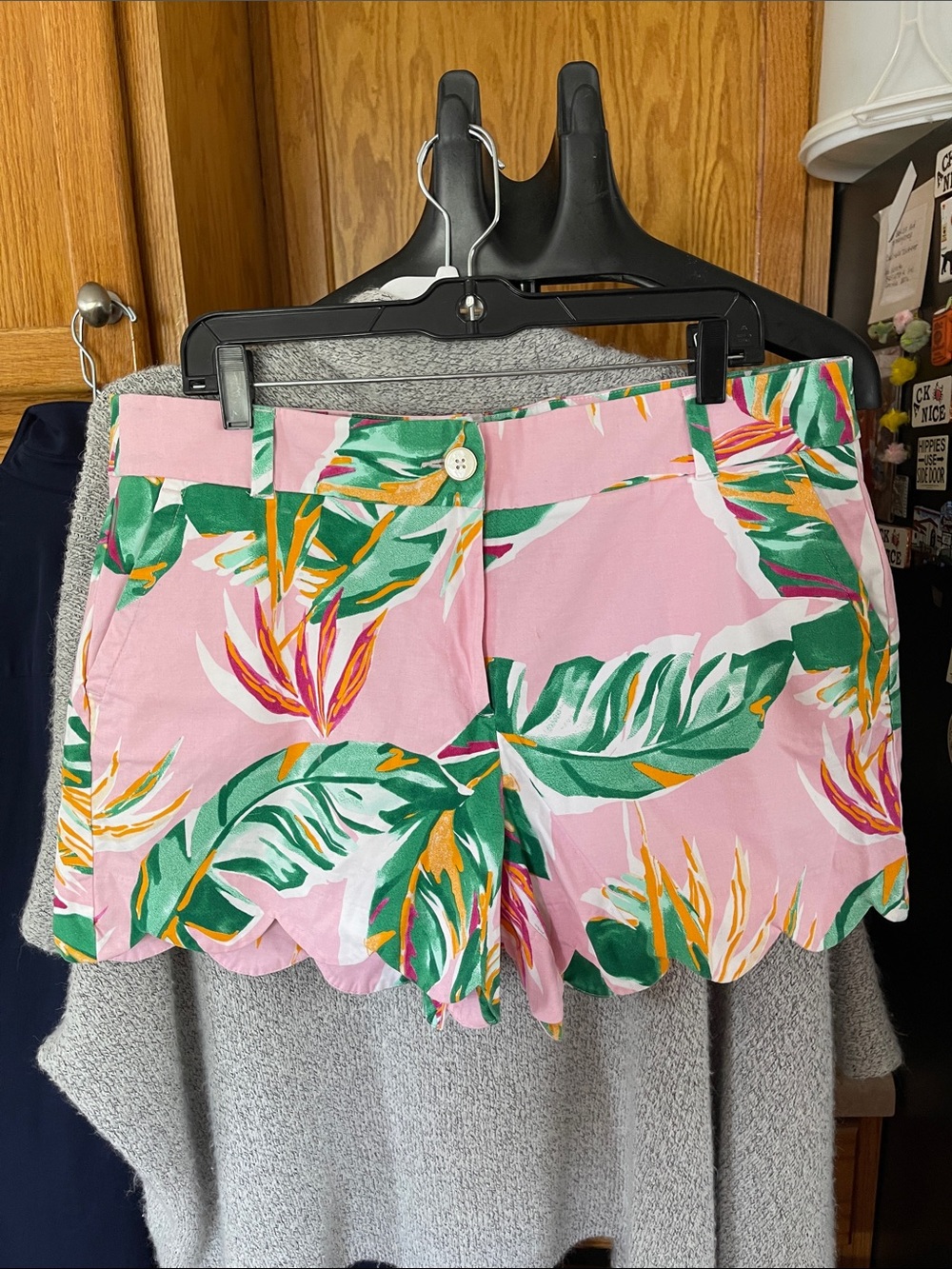 crown & ivy Pink Tropical Leaf Scalloped Shorts